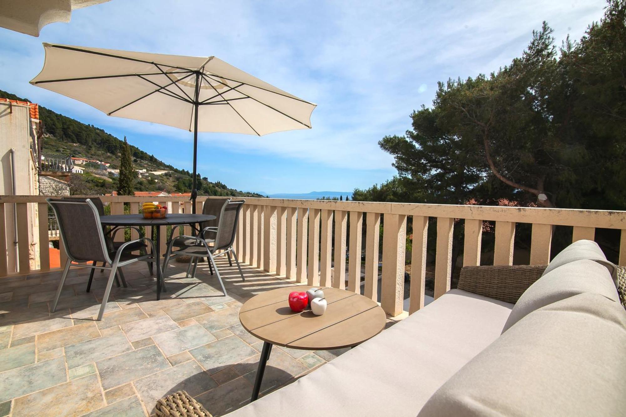 Helvetia Sunny Apartments Bol Exterior photo