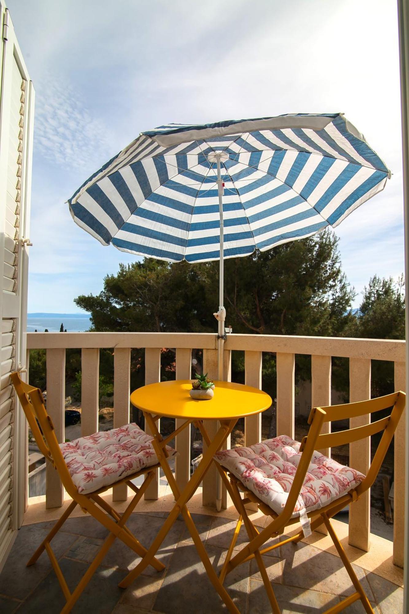 Helvetia Sunny Apartments Bol Exterior photo