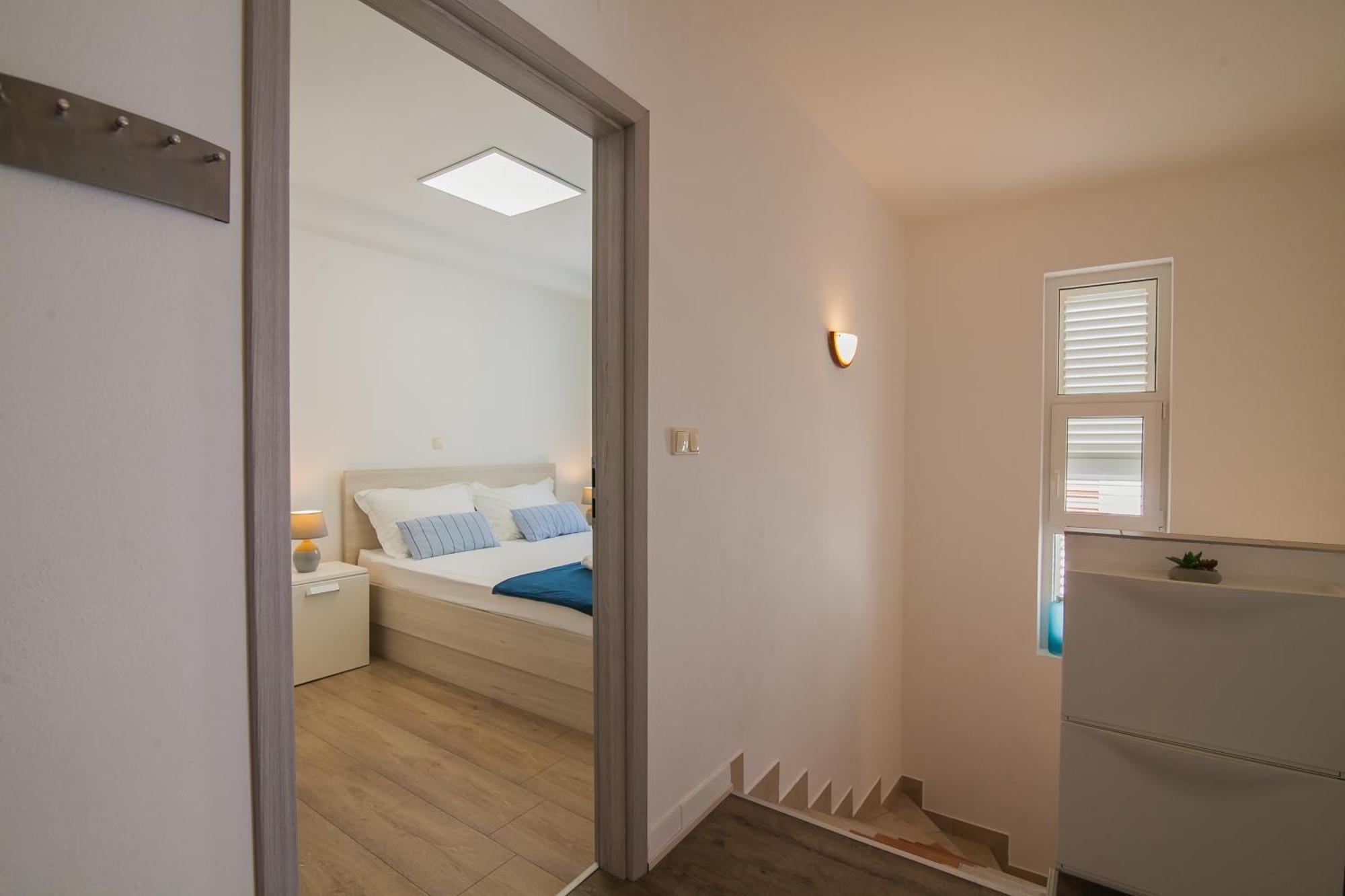 Helvetia Sunny Apartments Bol Exterior photo