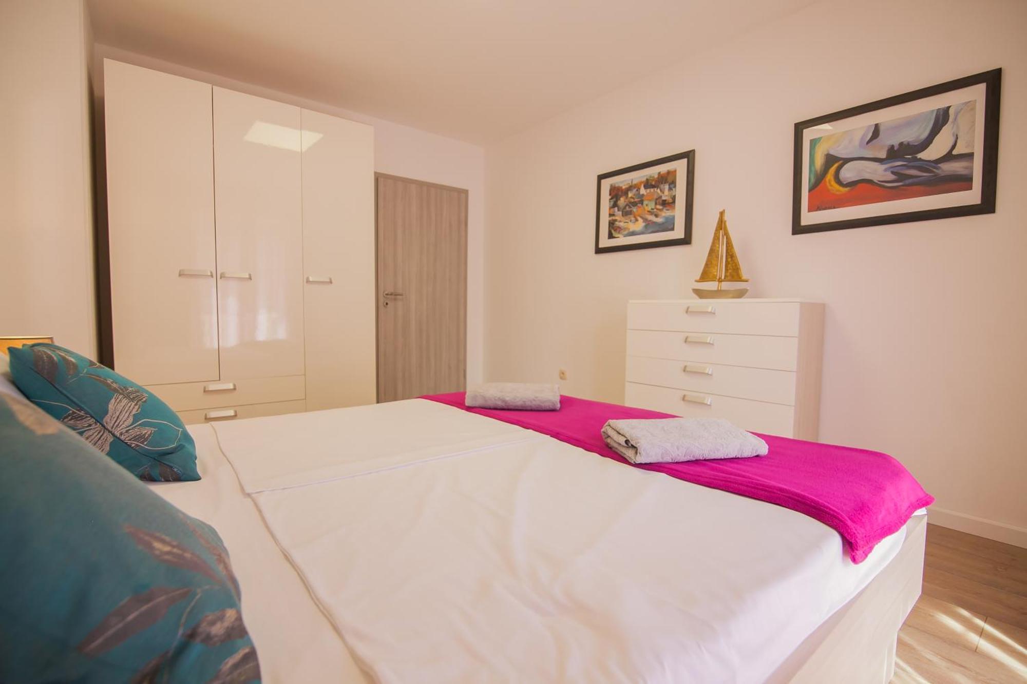 Helvetia Sunny Apartments Bol Exterior photo