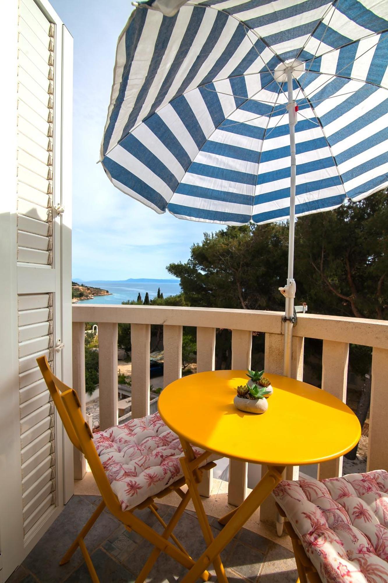 Helvetia Sunny Apartments Bol Exterior photo