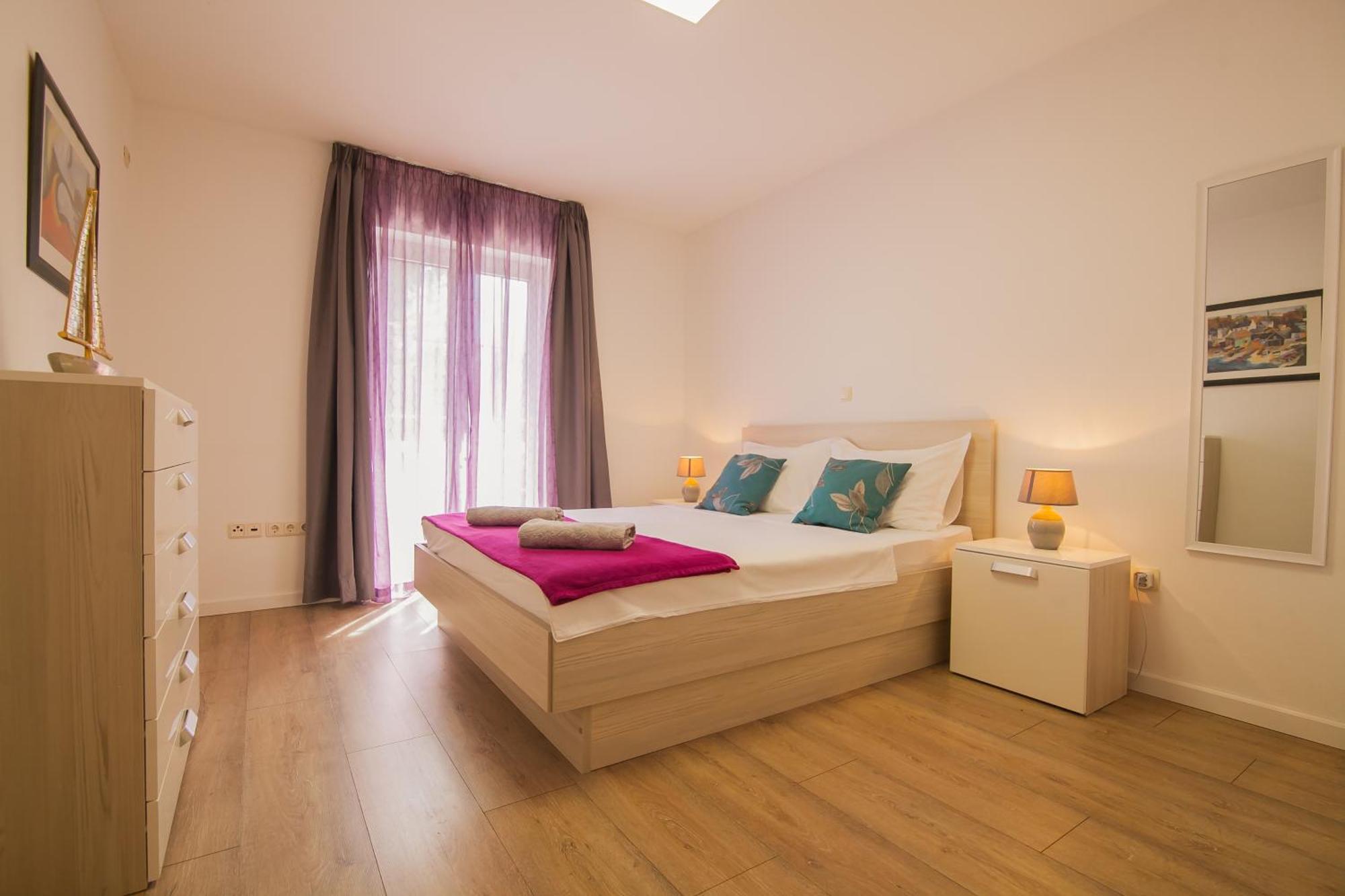 Helvetia Sunny Apartments Bol Exterior photo