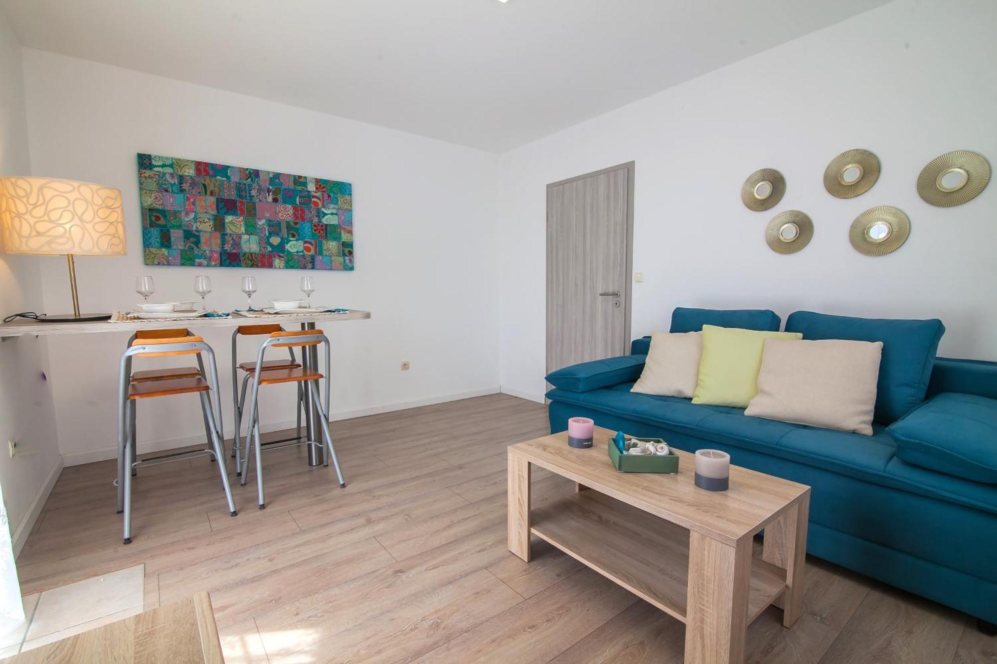 Helvetia Sunny Apartments Bol Exterior photo