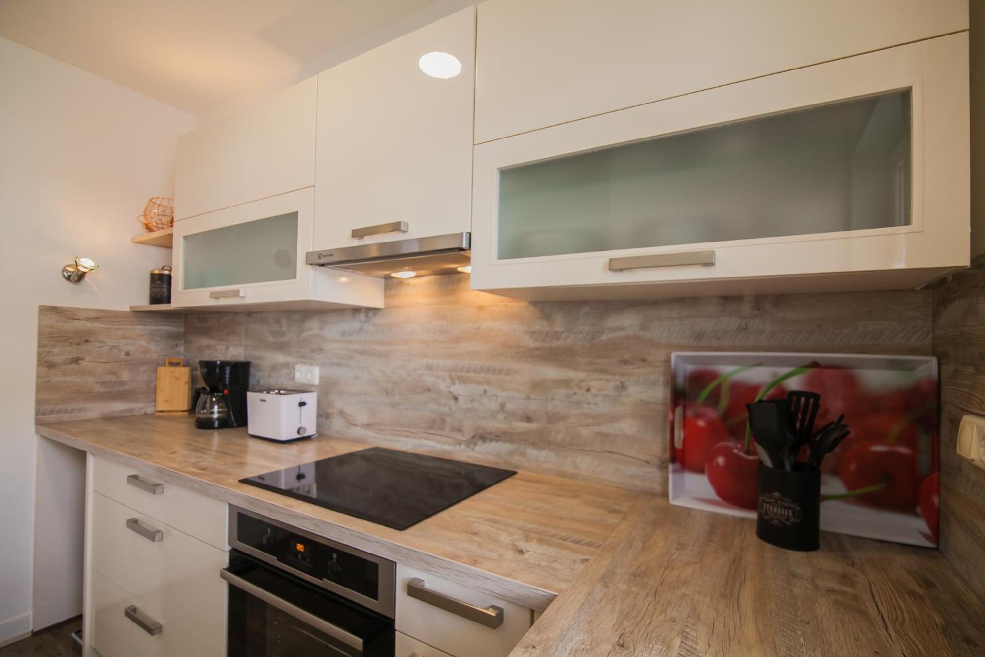 Helvetia Sunny Apartments Bol Exterior photo