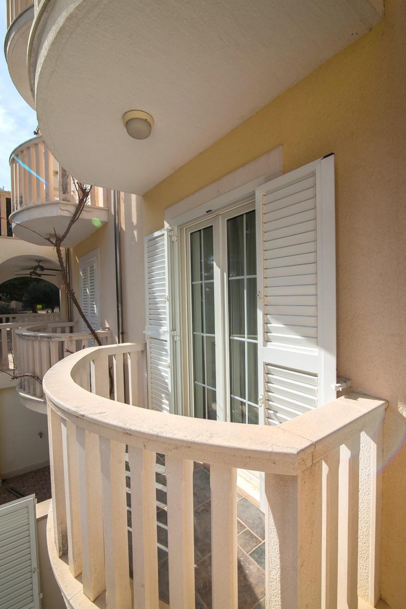 Helvetia Sunny Apartments Bol Exterior photo
