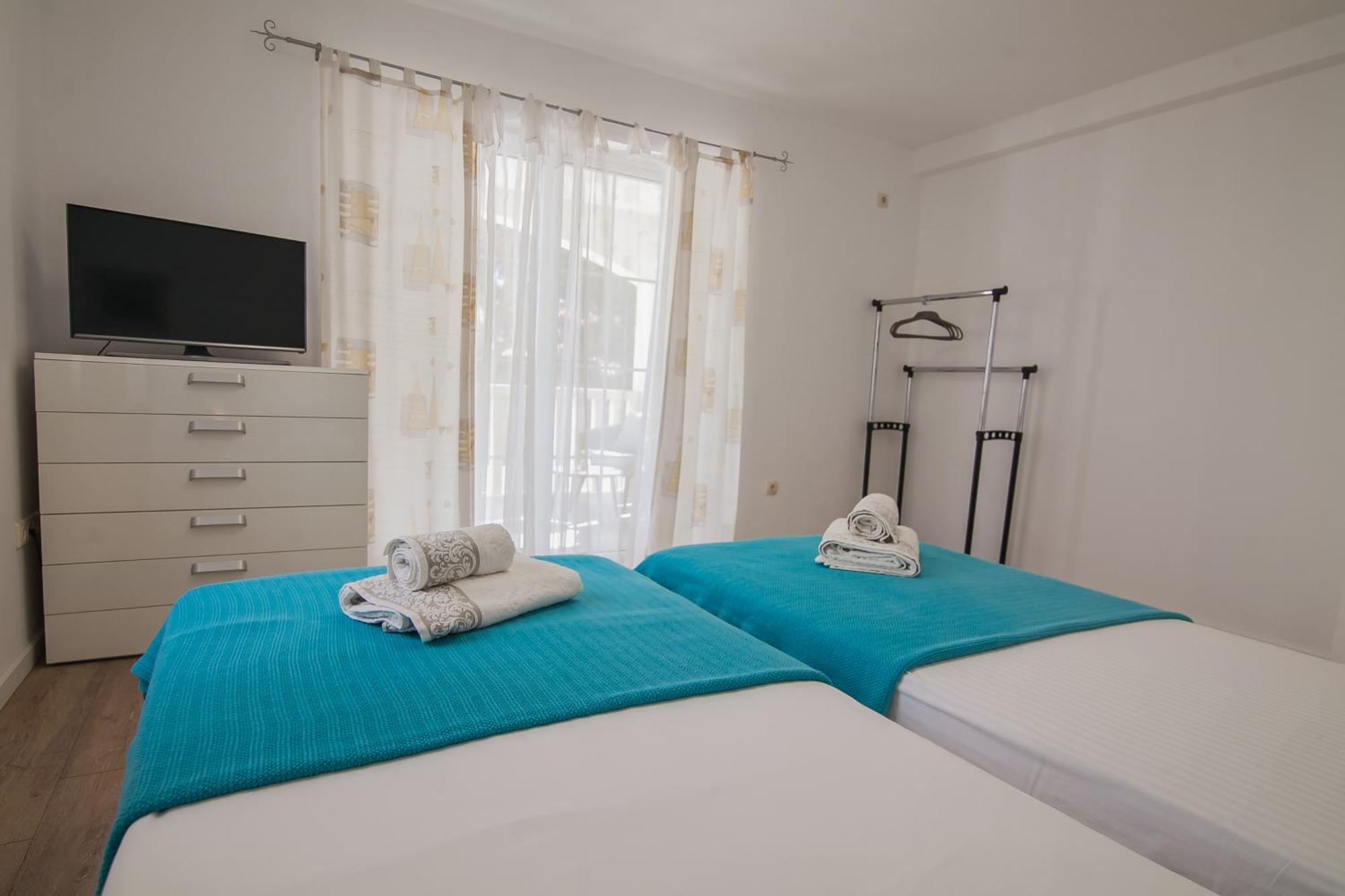 Helvetia Sunny Apartments Bol Exterior photo