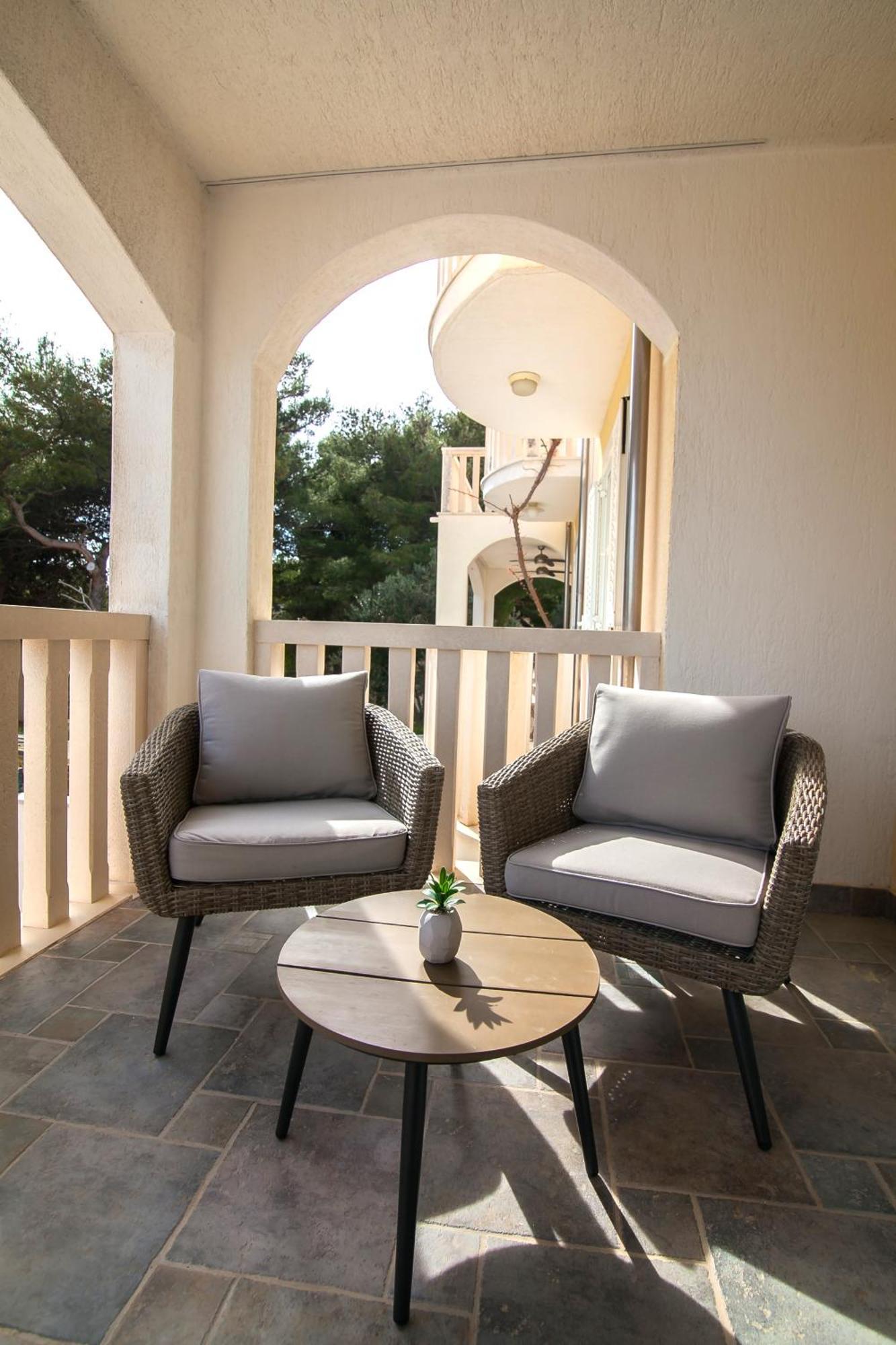 Helvetia Sunny Apartments Bol Exterior photo