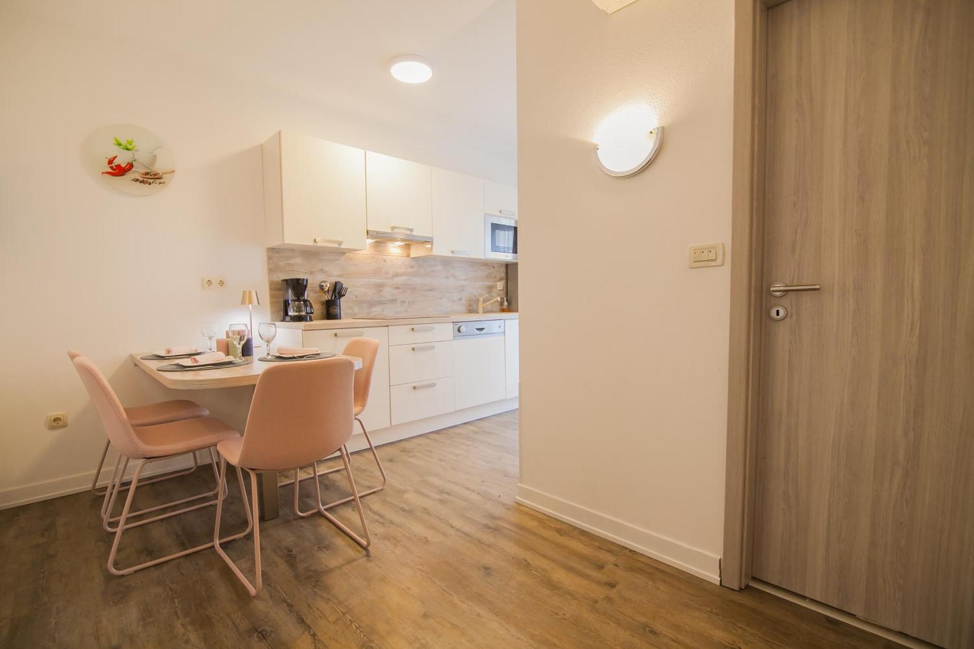 Helvetia Sunny Apartments Bol Exterior photo