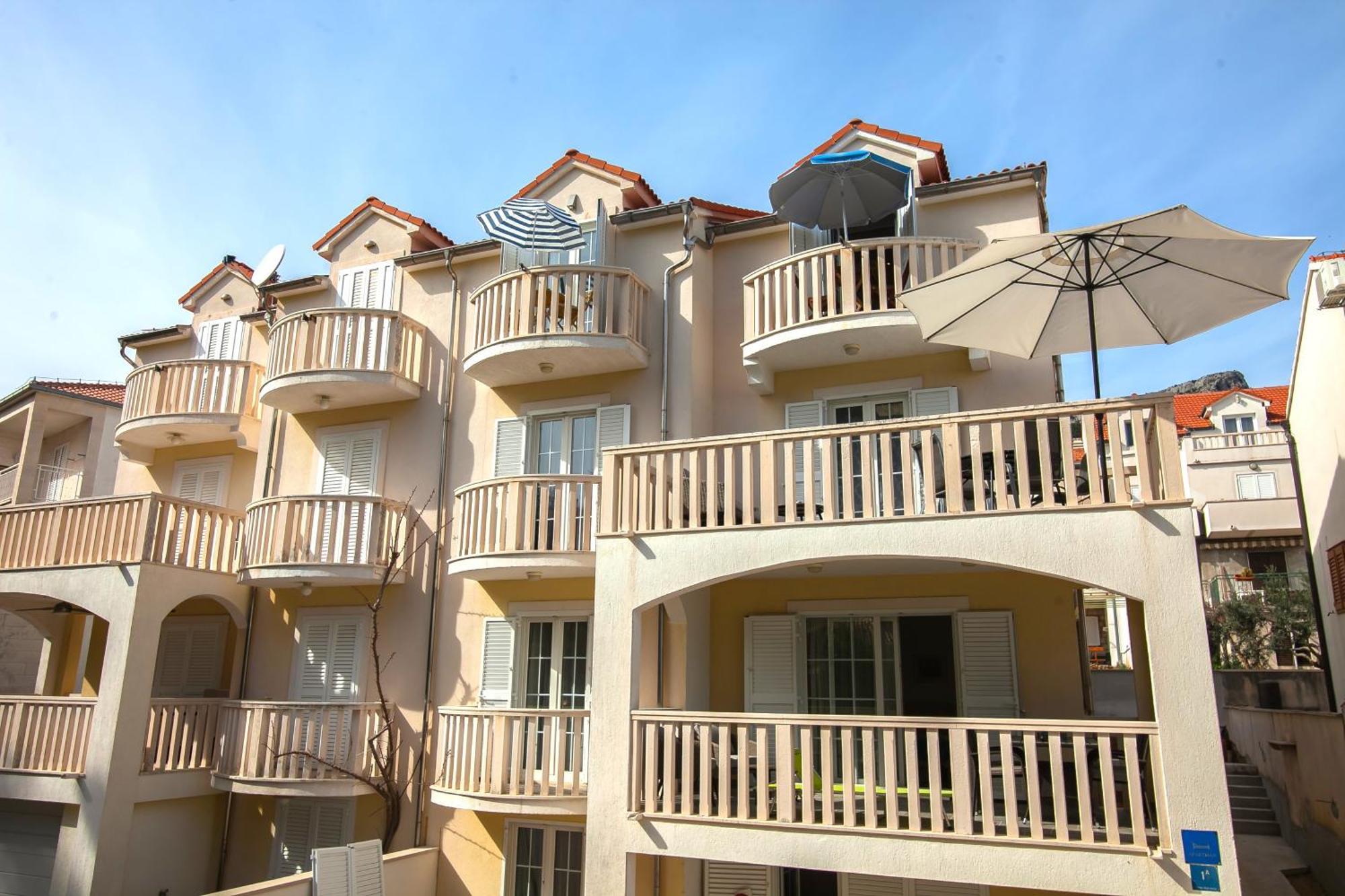 Helvetia Sunny Apartments Bol Exterior photo
